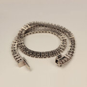 Tennis bracelet for 74 stones 750/- white gold