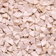 White plastic chips – pyramid-shaped (1 kg)