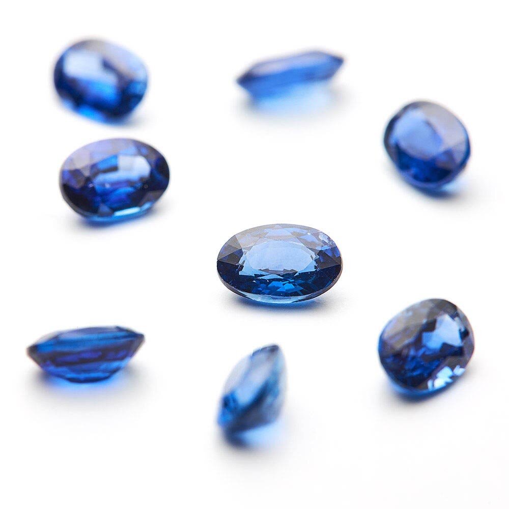 Blå safir, oval fasett, 5,00 x 3,50 mm 