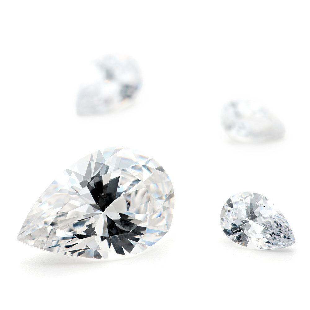 Synthetic white cubic zirconia, drop-shaped diamond cut 