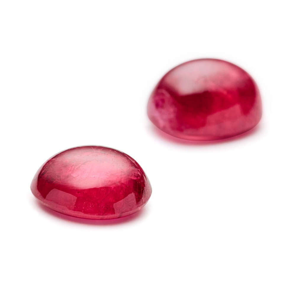 Ruby, oval cabochon, 5.50 x 4.50 mm 