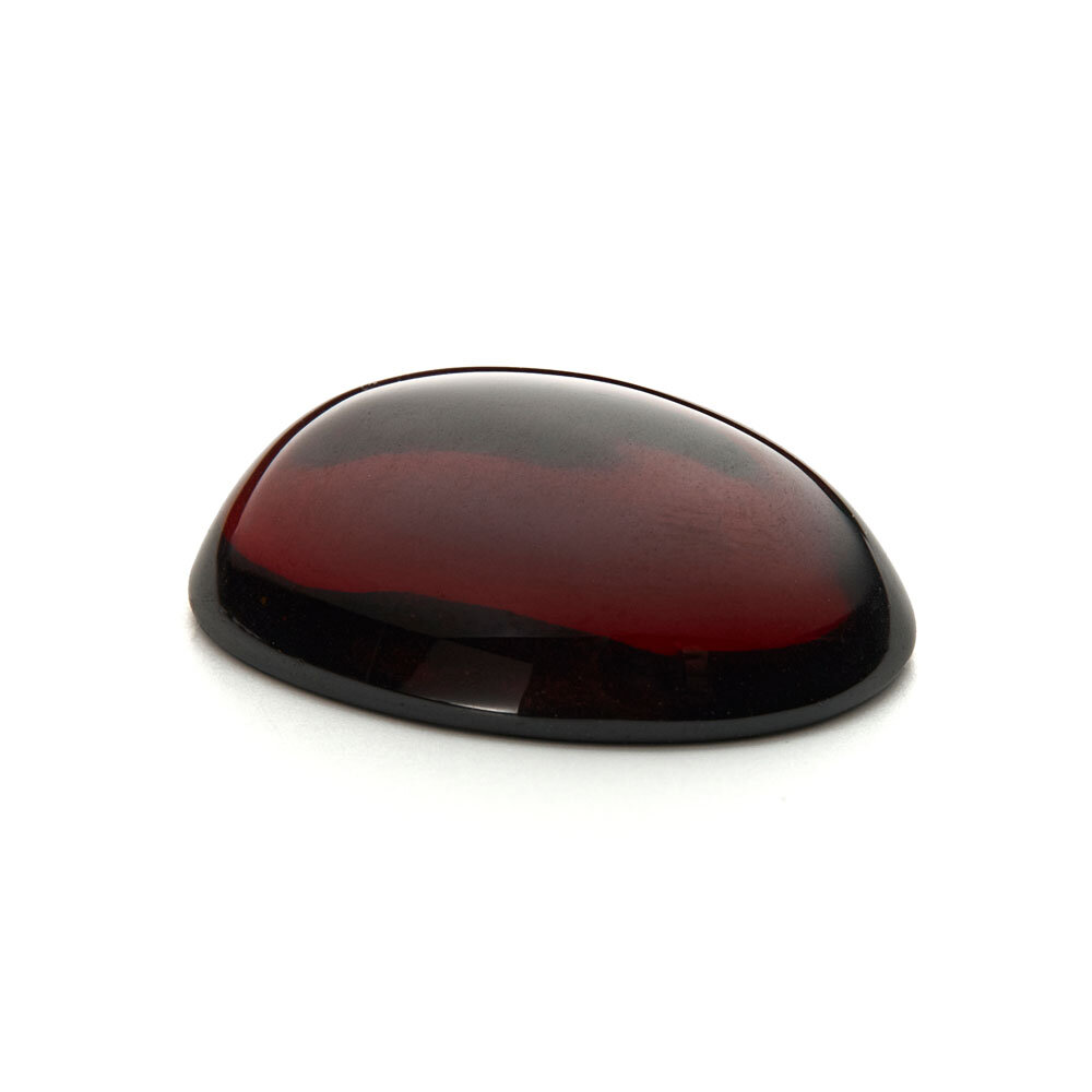 Granat, oval cabochon, 18,00 x 13,00 mm 