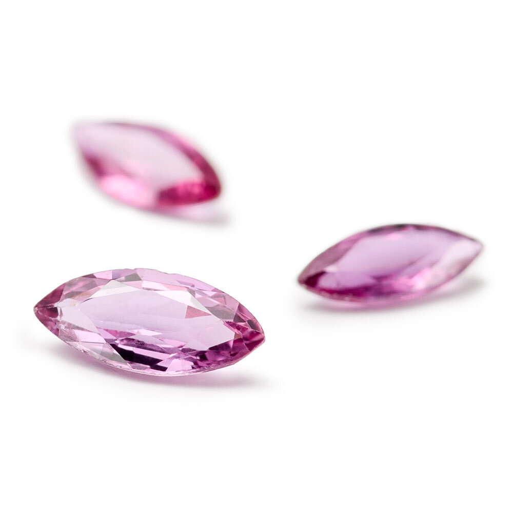 Ruby, marquis, 2.10 x 4.90 mm – 4.60 x 5.70 mm 