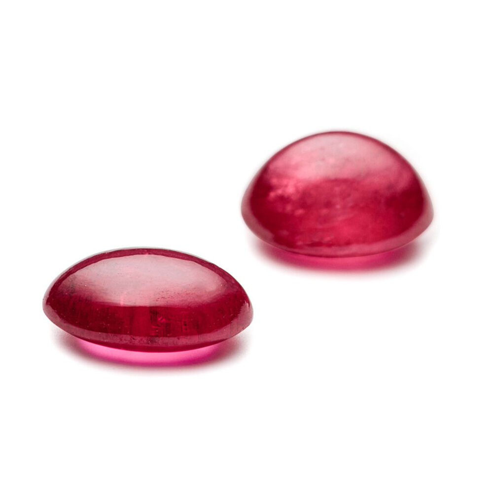 Ruby, oval cabochon, 5.20 x 4.10 mm 
