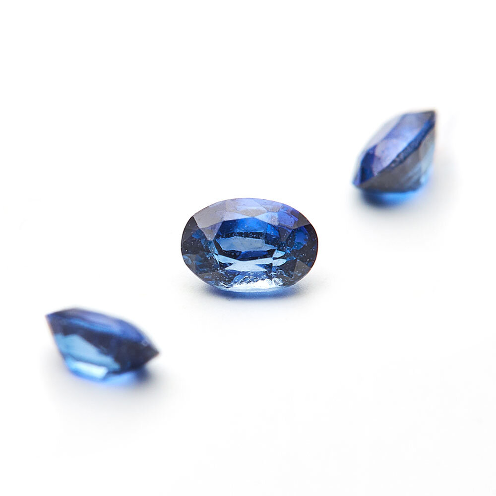 Blue sapphire, oval diamond cut, 3.00 x 2.00 mm 