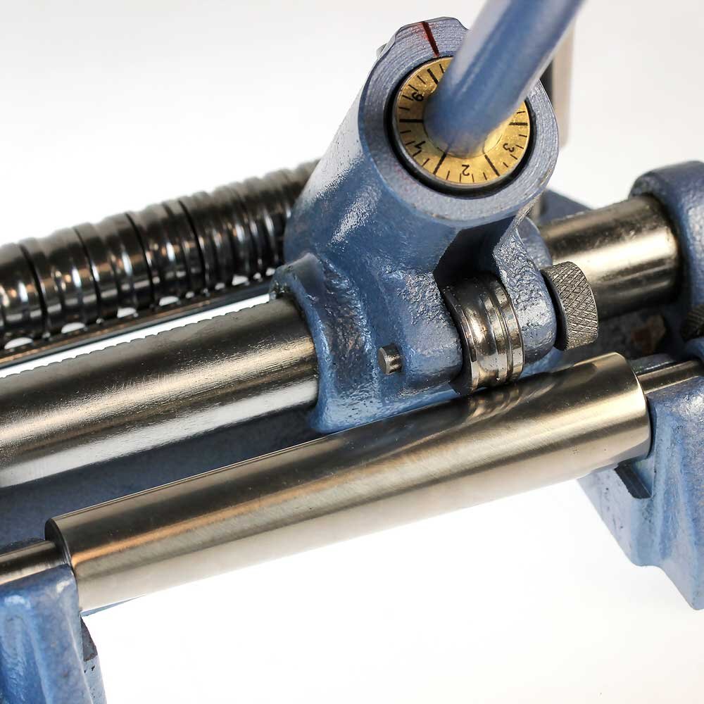 Ring sizer with 3 mandrels and 13 half-round profile rolls 