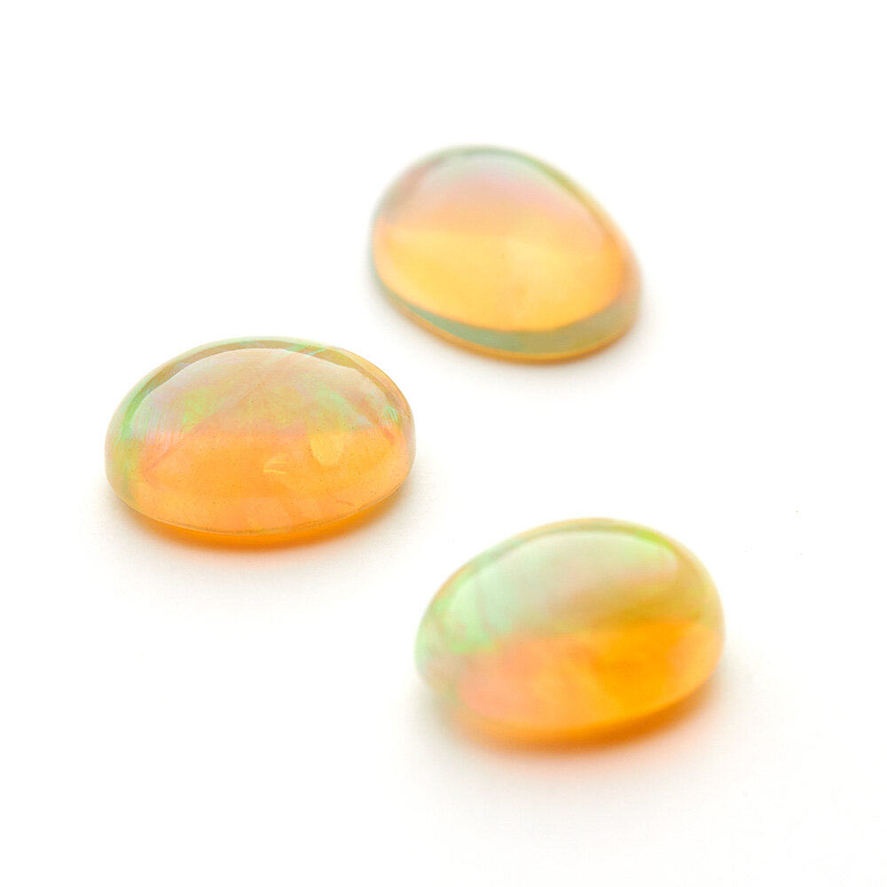 Hvid opal, Etiopien, oval cabochon, 9,00 x 7,00 mm 