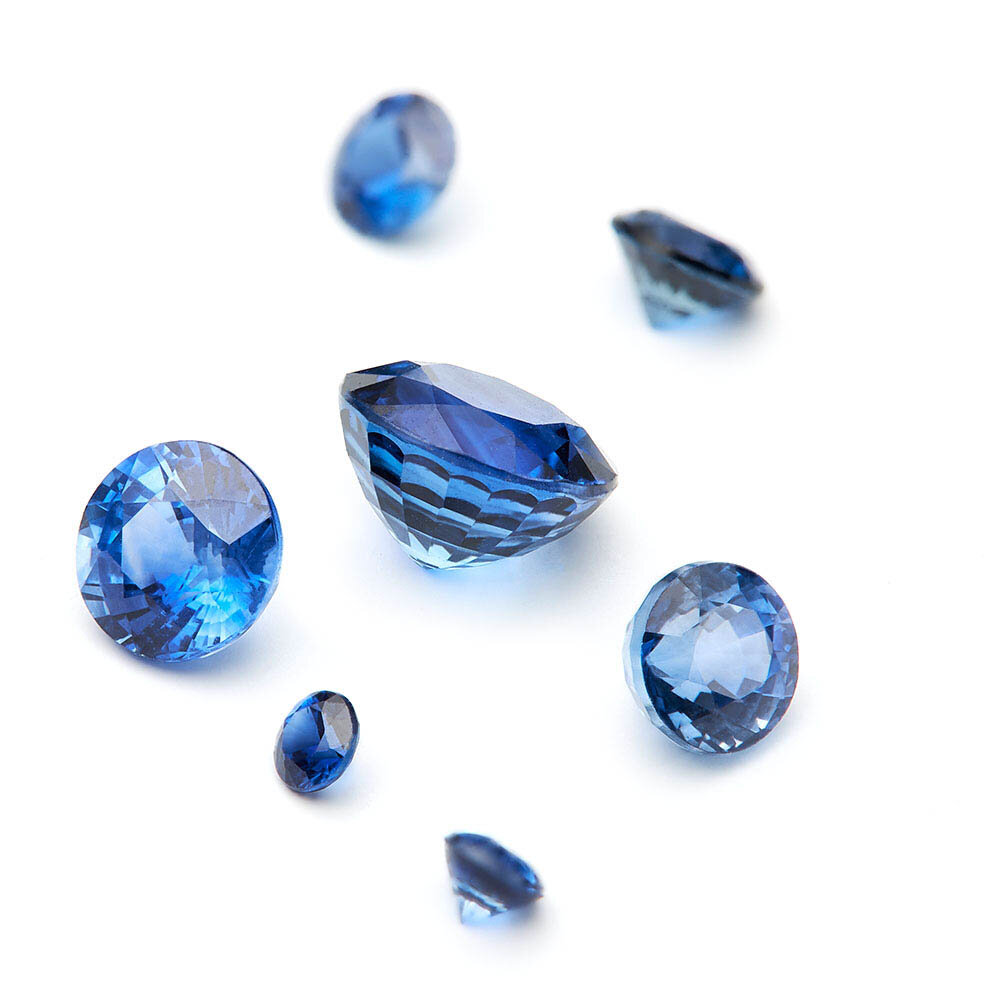 Blue sapphire, round diamond cut 