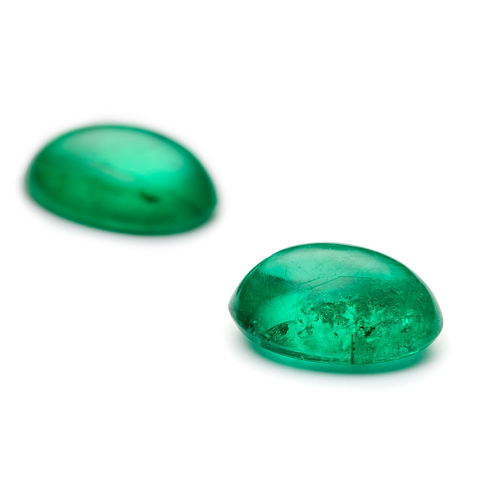 Smaragd, oval cabochon, 7,00 x 5,20 mm 