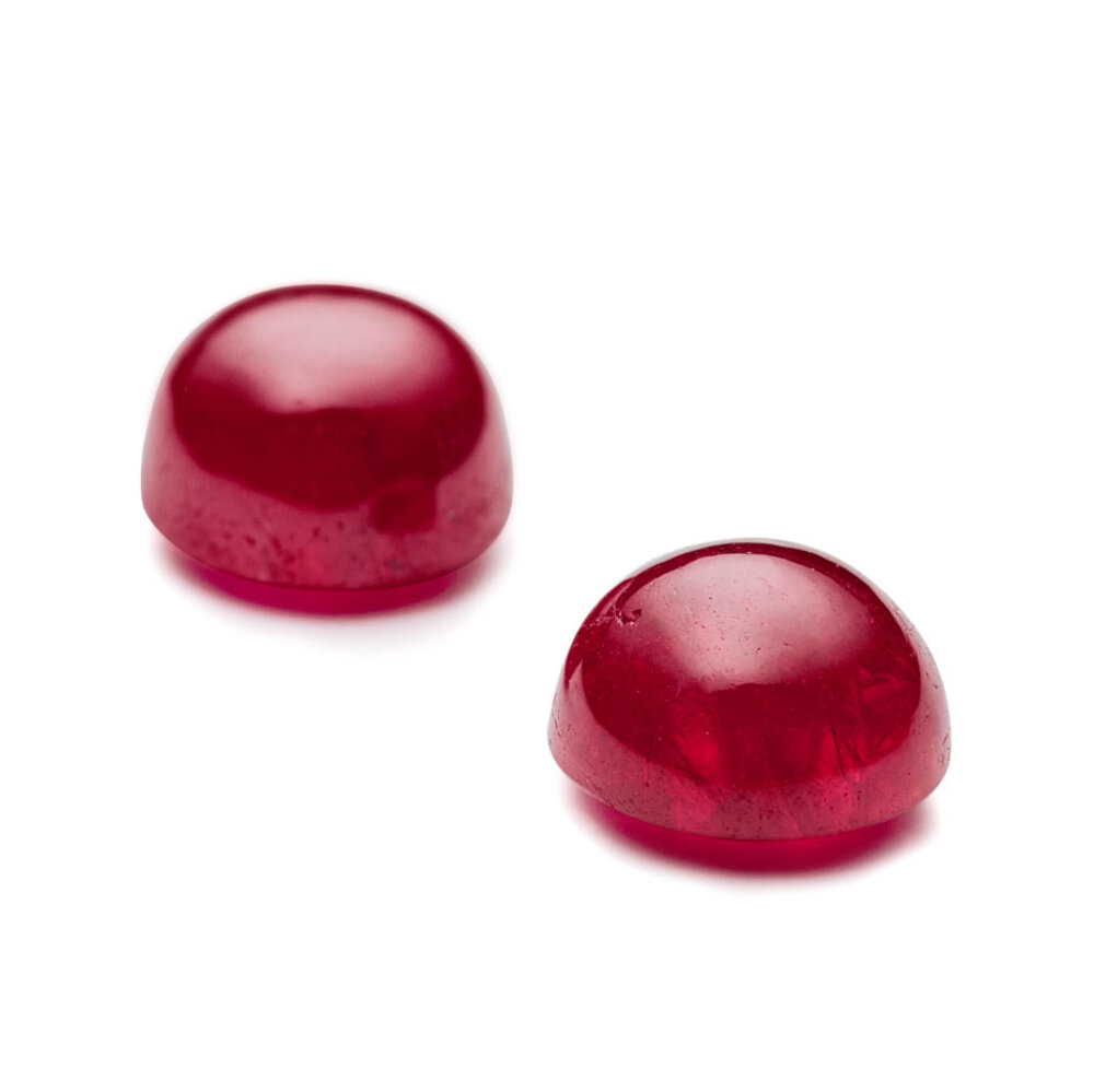 Ruby, round cabochon, Ø 4.70 mm 