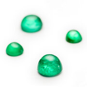 Emerald, round cabochon, 2.30-3.30 mm