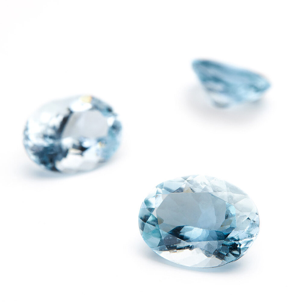 Aquamarine, oval diamond cut 