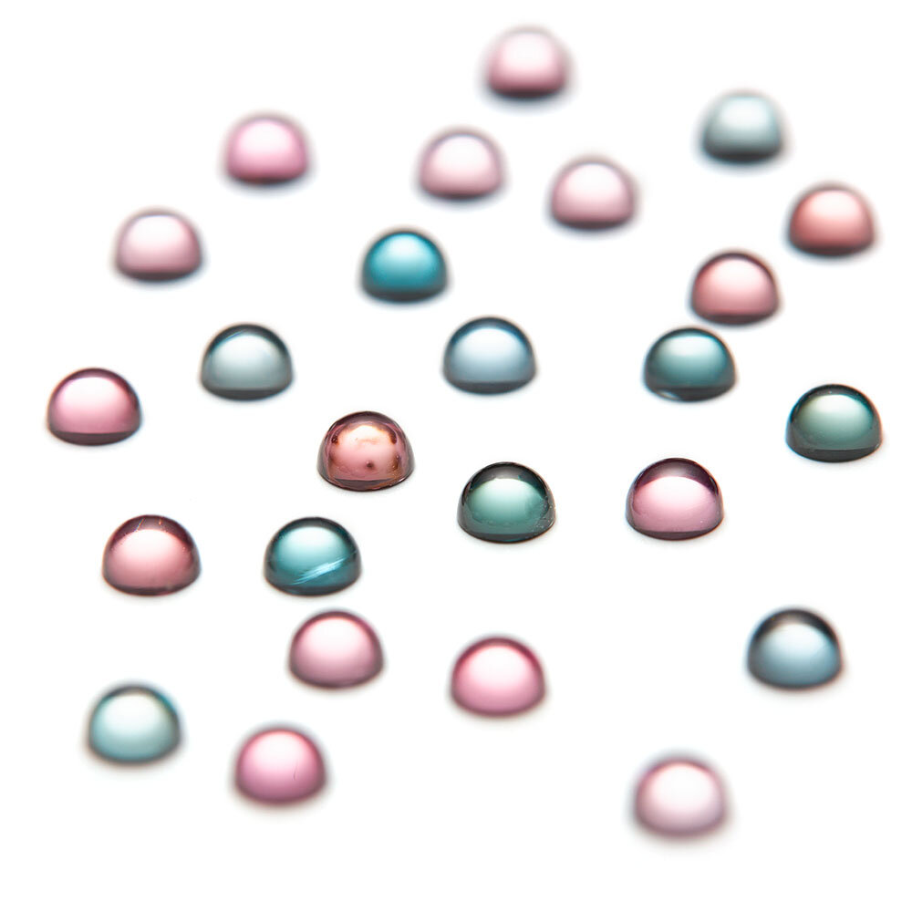 Spinel, round cabochon, 2.50 mm 