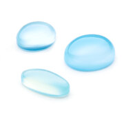 Lys blå calcedon, oval cabochon 