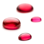 Syntetisk rubin, oval cabochon