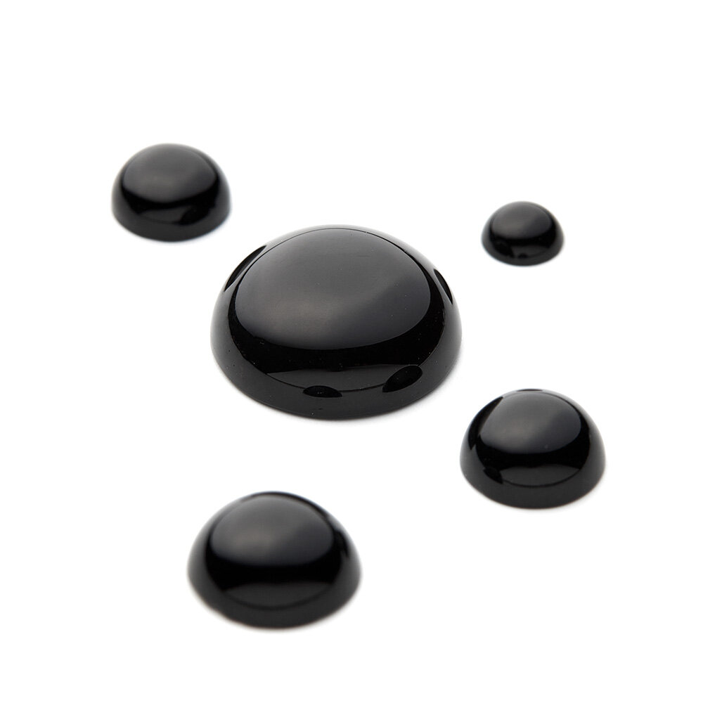 Onyx, round cabochon 