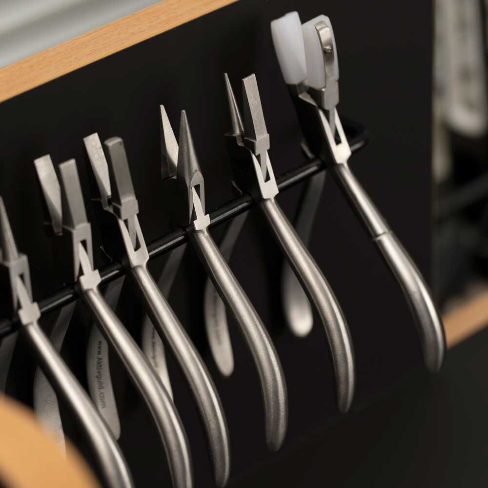 Height-adjustable workbench for goldsmiths 