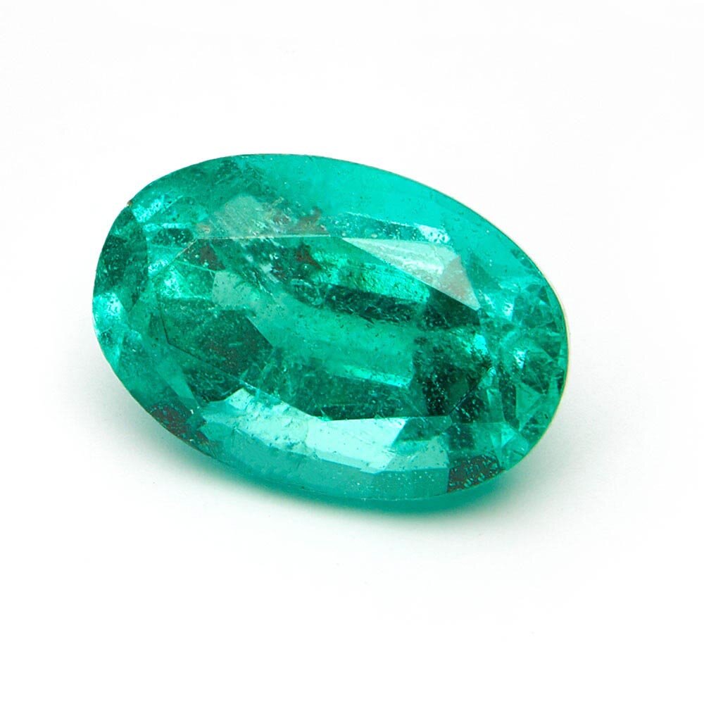 Emerald, oval diamond cut, 6.00 x 4.00 mm 