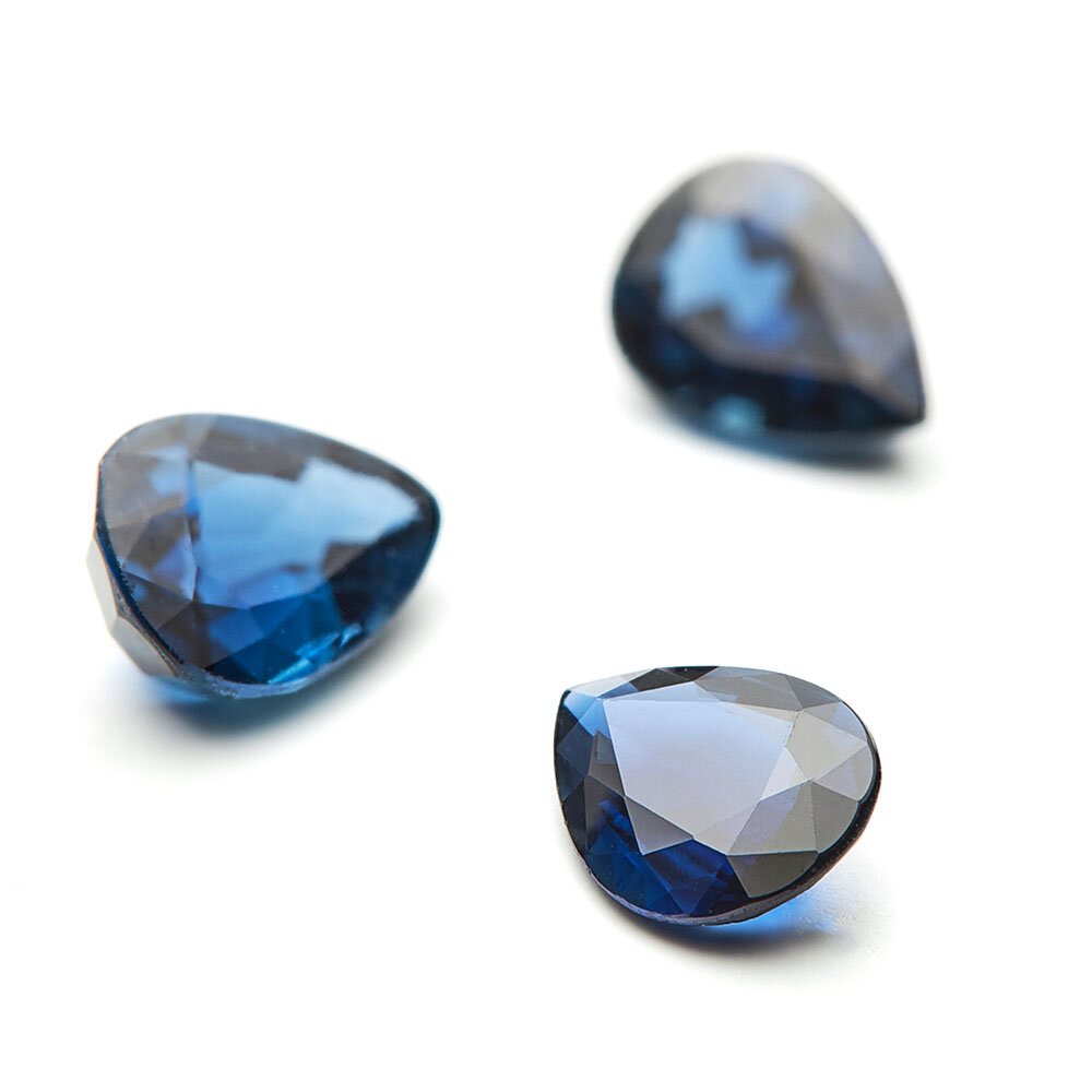 Blue sapphire, drop-shaped diamond cut, 7.00 x 5.00 mm 