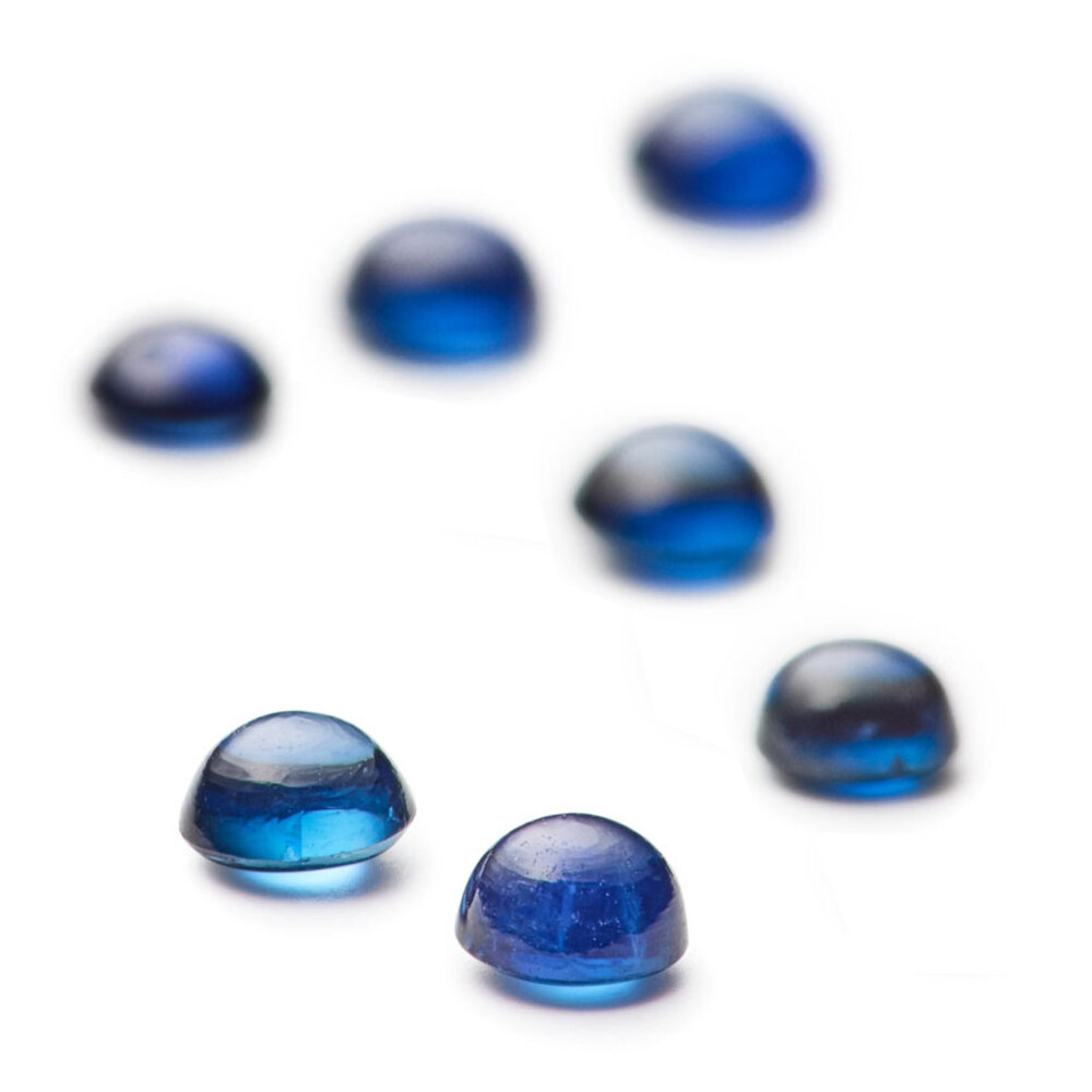 Blue sapphire, round cabochon  