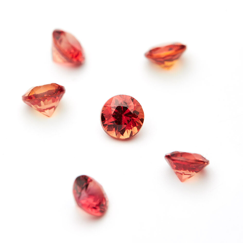 Sunset sapphire, round diamond cut, Ø 2.70 mm 