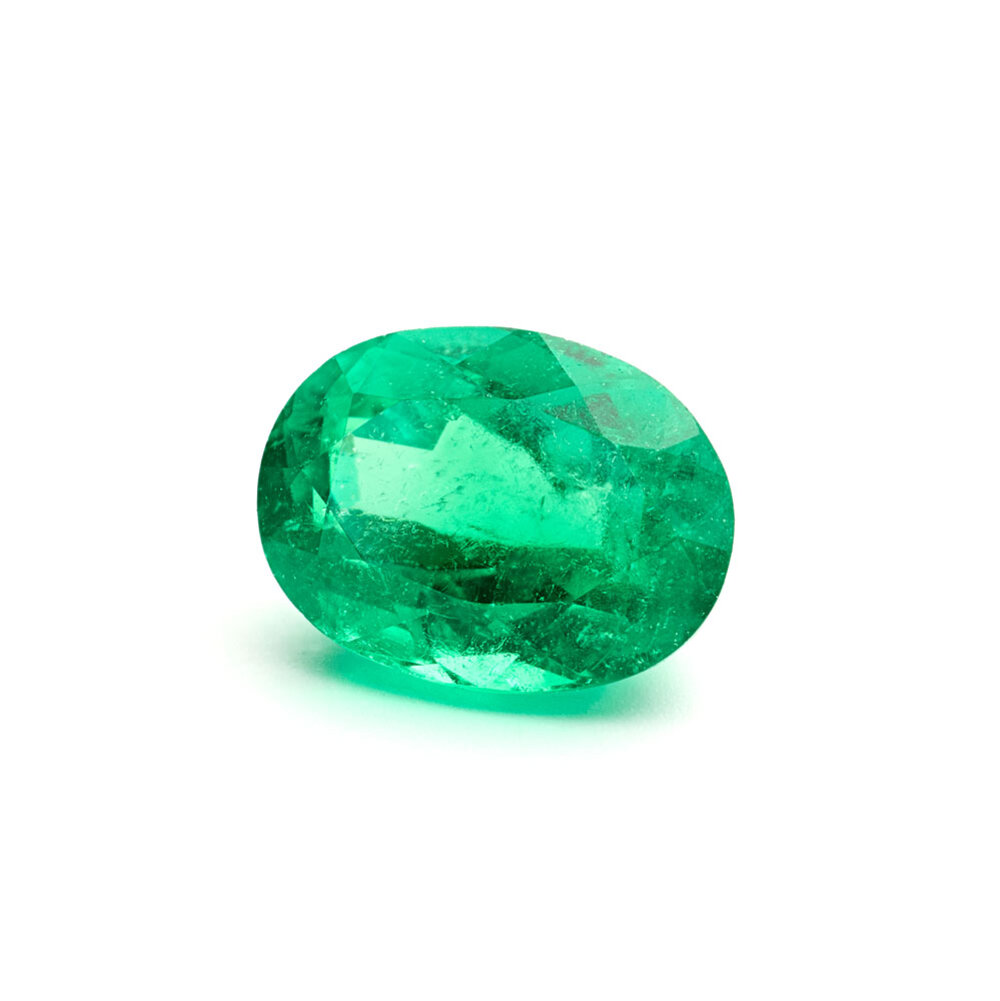 Emerald, oval diamond cut, 7.00 x 5.00 mm  