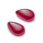 Rubin, droppe cabochon, 11,00 x 7,40 mm