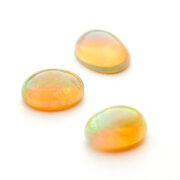 Hvid opal, Etiopien, oval cabochon, 9,00 x 7,00 mm