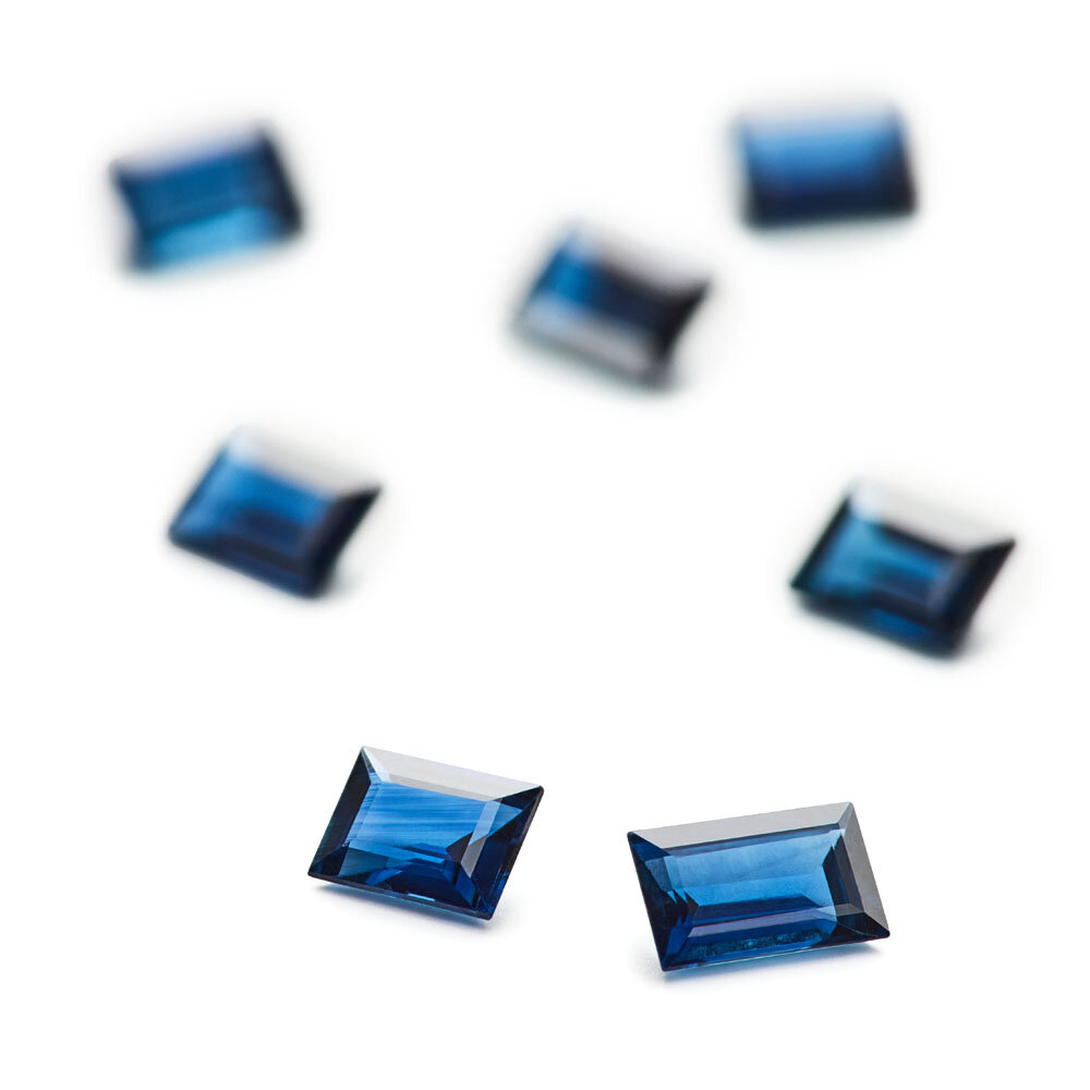 Blue sapphire, baguette, 4.20 x 2.90 mm 