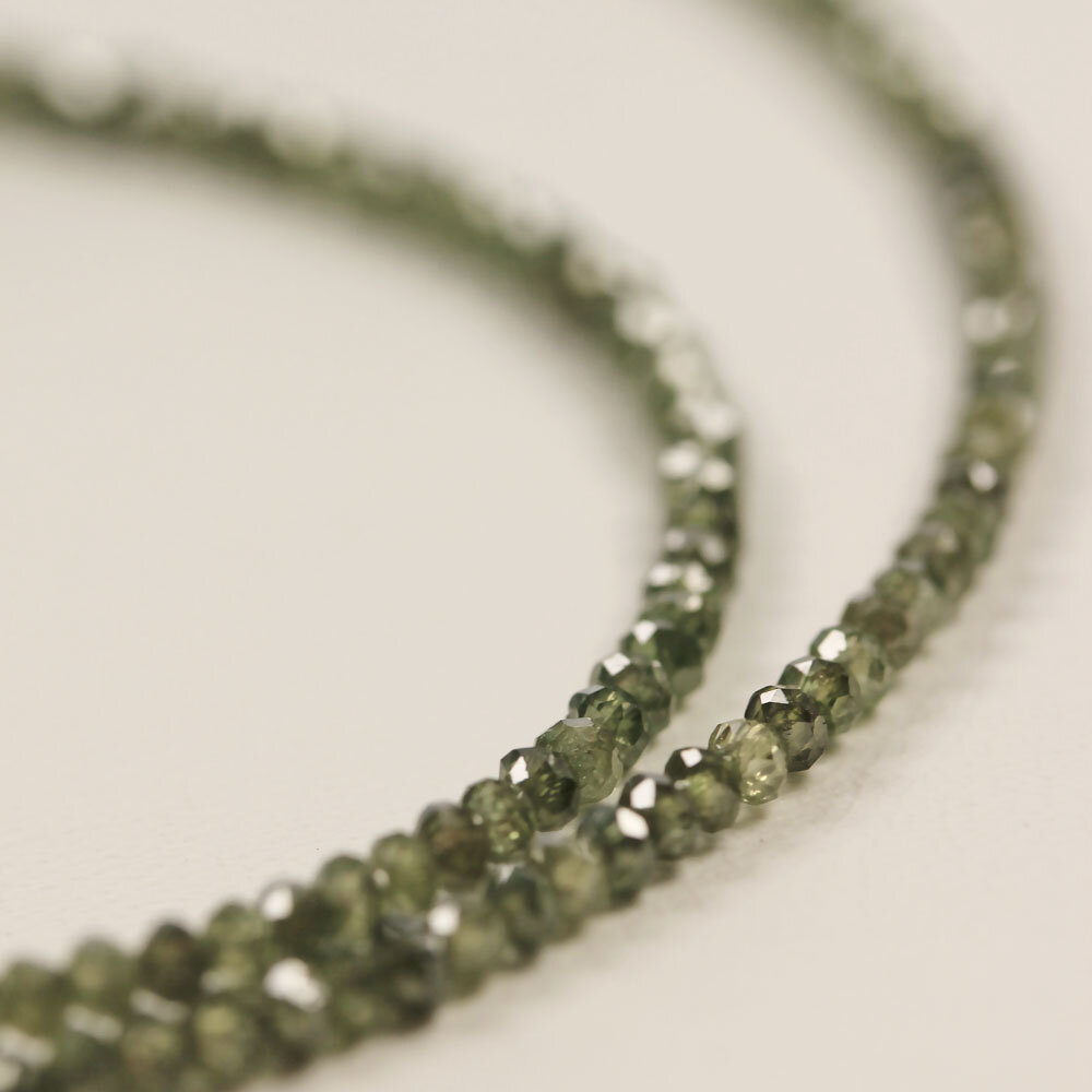 Green rough diamond necklace, 16 carat 