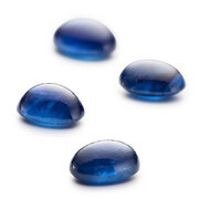 Blå safir, oval cabochon, +/-  8,00 x 6,00 mm