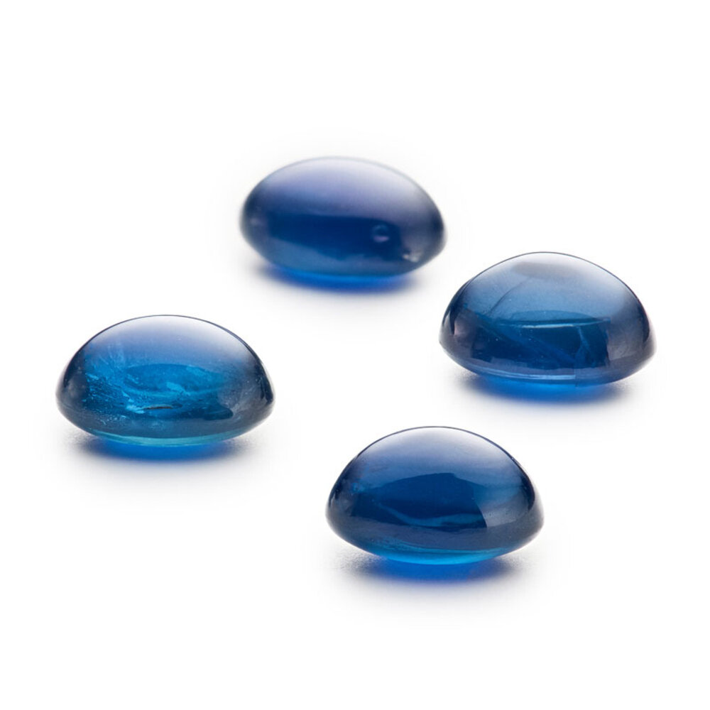 Blå safir, oval cabochon, 7,00 x 5,00 mm 