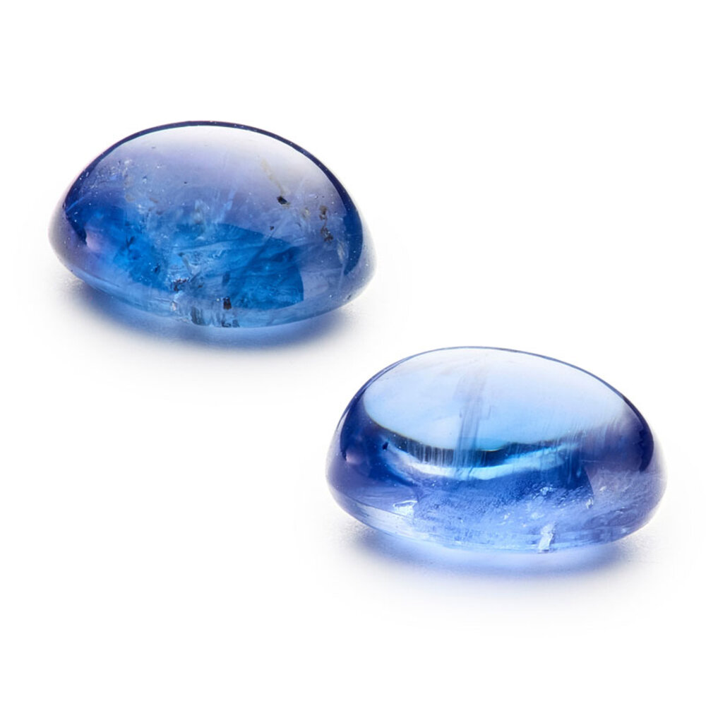 Blå safir, oval cabochon, +/- 6,70 x 5,00 mm 