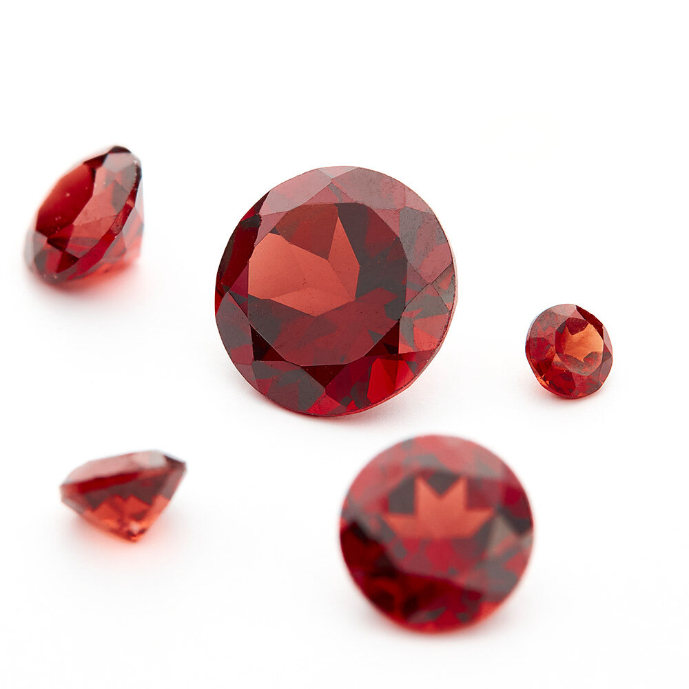 Garnet, round diamond cut 