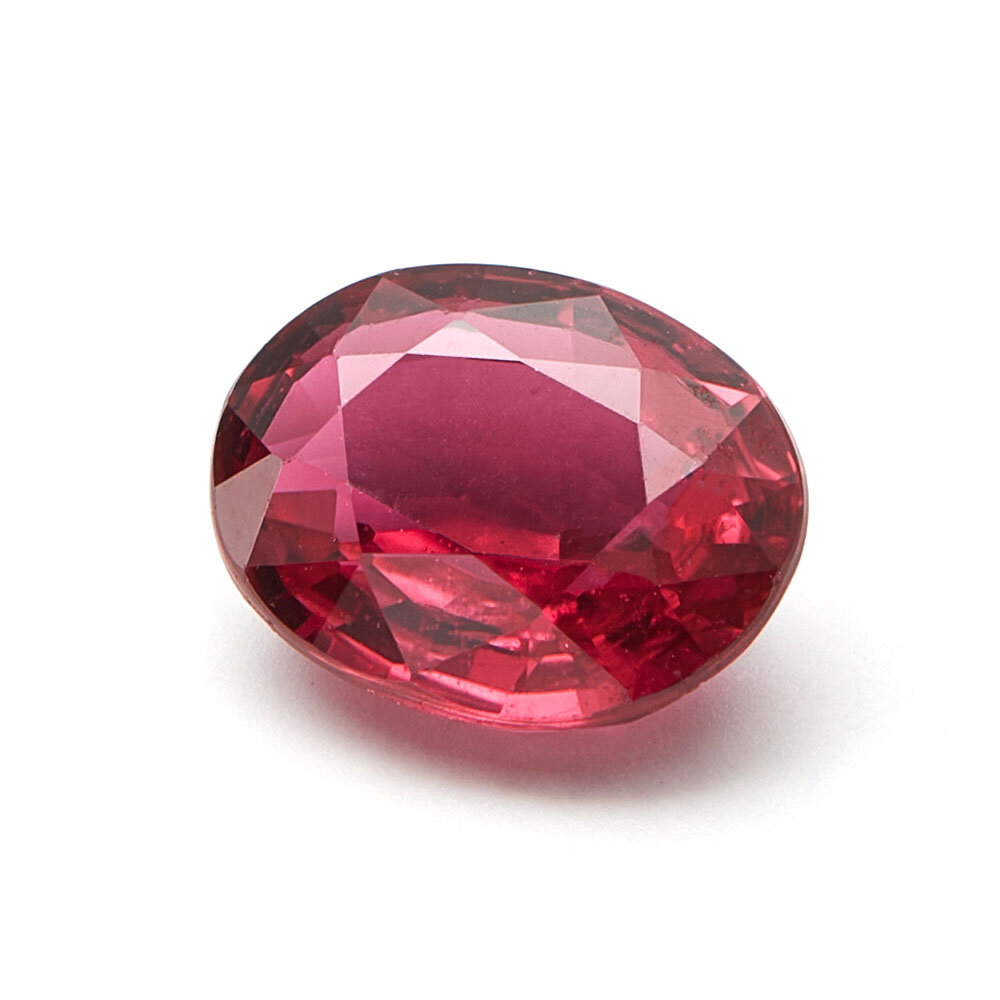 Ruby, oval diamond cut, 4.30 x 3.30 mm 