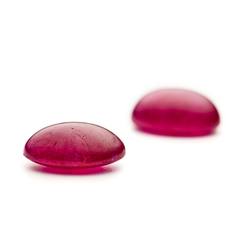 Ruby, oval cabochon, 9.00 x 6.50 mm 