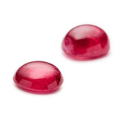Rubin, oval cabochon, 5,50 x 4,50 mm