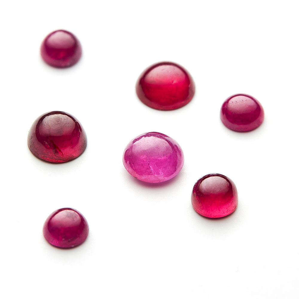 Ruby, round cabochon 